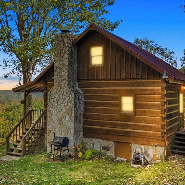 Stunning Mountain Views! Secluded Log Cabin with Hot Tub near West Jefferson