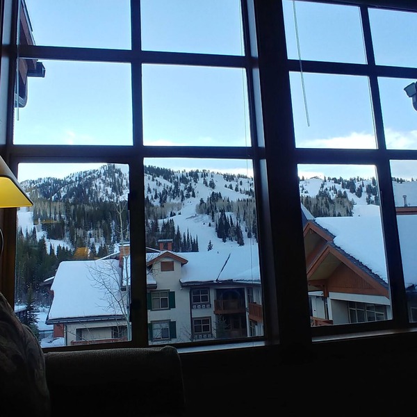 Stunning Mountain Views from Quiet Penthouse Powderhorn Condo