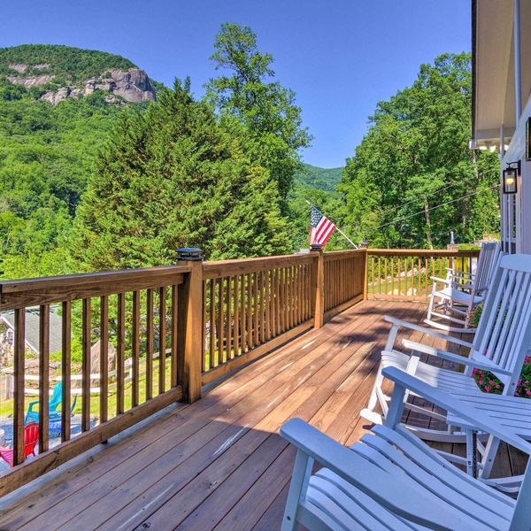 Stunning Mtn Views! Group Getaway in Chimney Rock