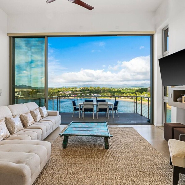 Stunning Oceanfront Penthouse, 14' ft Ceilings and Wall-to-Wall Glass Slider.