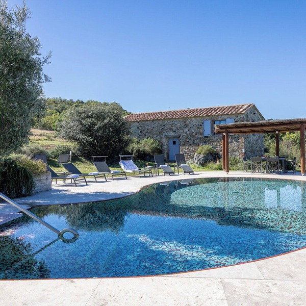 Stunning private villa for 10 people with WIFI, private pool, A/C, TV and pets allowed