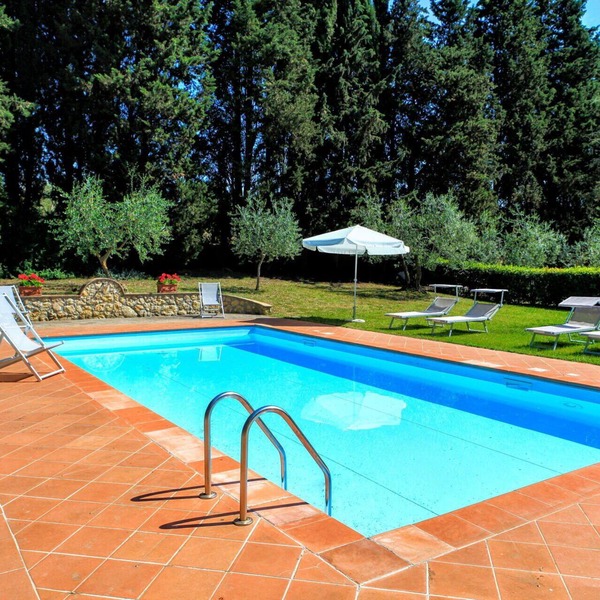 Stunning private villa with WIFI, A/C, private pool, patio and panoramic view, close to Siena
