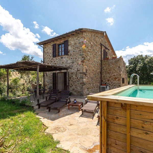 Stunning private villa with WIFI, A/C, private pool, TV, patio, pets allowed and panoramic view