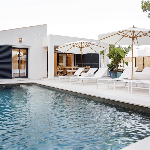 Stunning recently renovated villa with pool, Pto Pollensa, 450m beach/pine walk