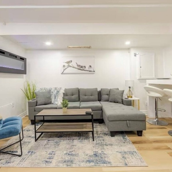 STUNNING & SPACIOUS 1 BEDROOM OASIS