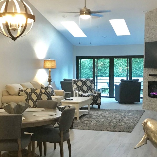 STUNNING! SPACIOUS! Completely renovated 2/2 villa in Naples!