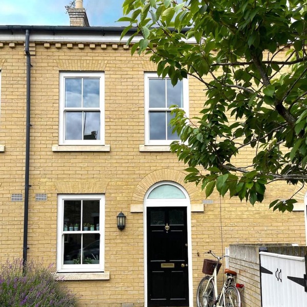 Stunning & Stylish Peaceful House near Station