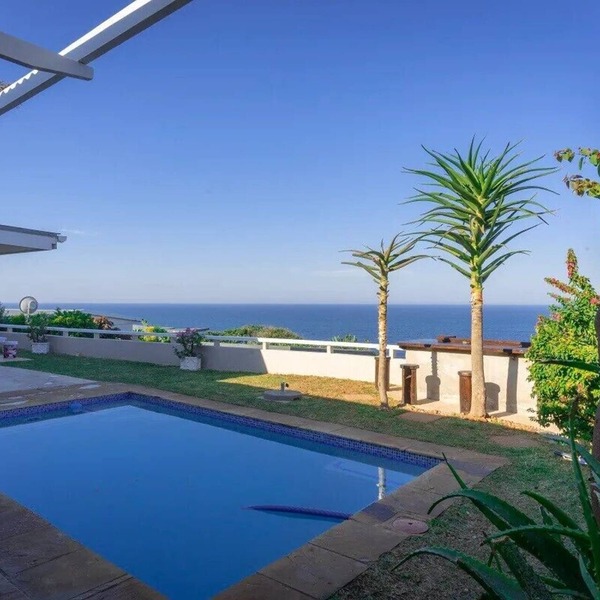 Stunning three and a half bedroom Dolphin Coast chalet on Chakas Rock pools