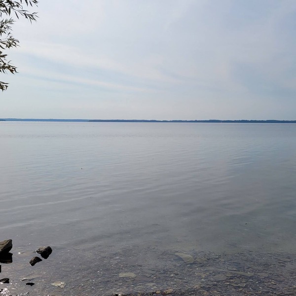 Stunning views, cottage charm and modern luxury converge in the 1000 Islands!
