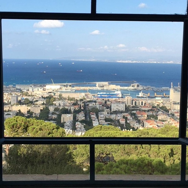 Stunning Views, Modern Apartment in an Old Stone House.