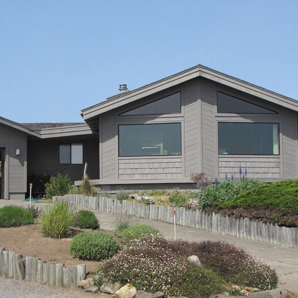 Stunning Views of CA Coast : Beautifully Remodeled Home