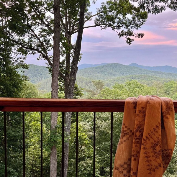 Stunning Views over Aska +Hot Tub & Firepit +Arcade and Pool table +Near Toccoa
