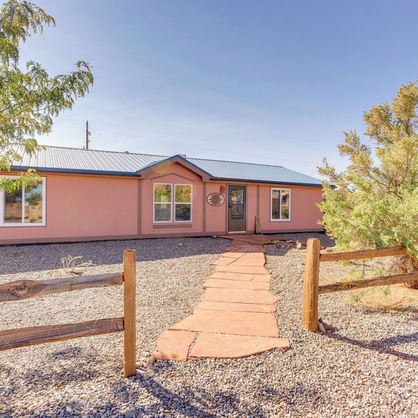 Stunning Views: Quiet Bluff Home Near Hiking!