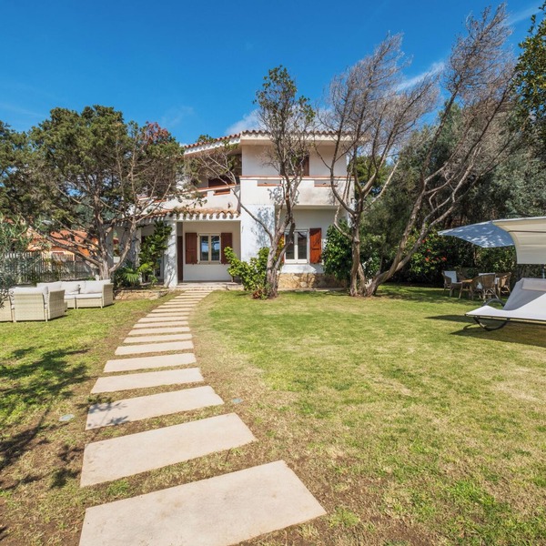 [Stunning Villa]private garden-front beach-parking [Smart TV Wi-Fi]