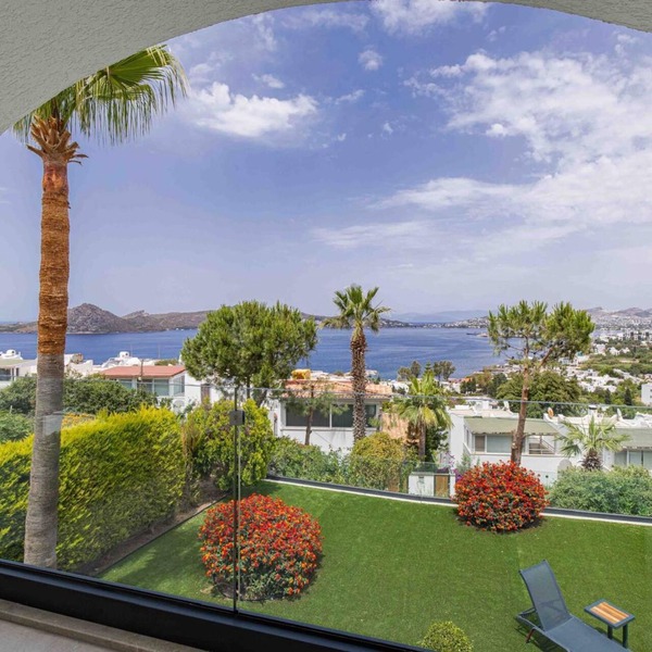 Stunning Villa with Private Pool and Luxuriest Views