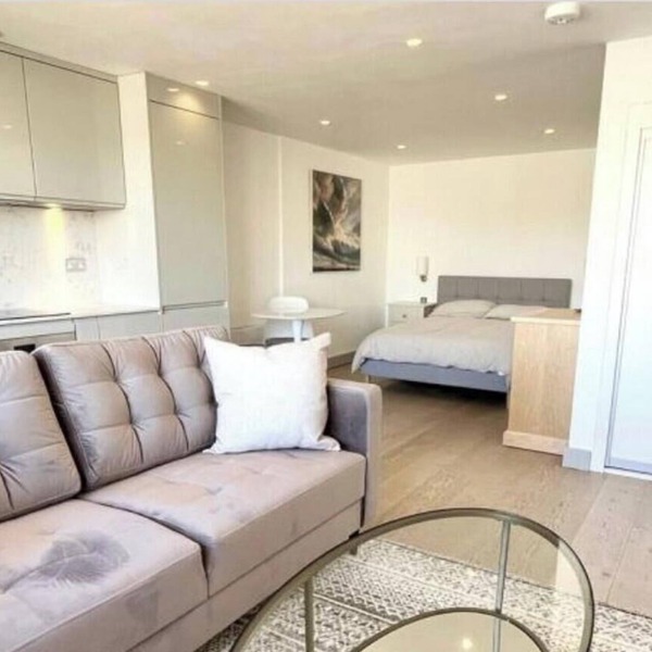 Stylish 1-Bed Flat with City Views