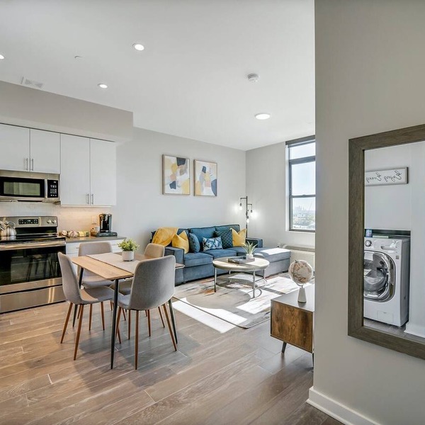 Stylish 1br Unit. Parking. Easy Ride to NYC