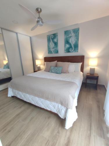 Stylish 2 bed and 2 bath condo with mountain and pool view in Jacó
