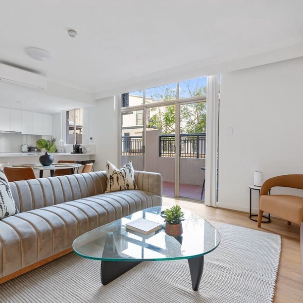 Stylish 2-Bed Apartment with Pool in Camperdown