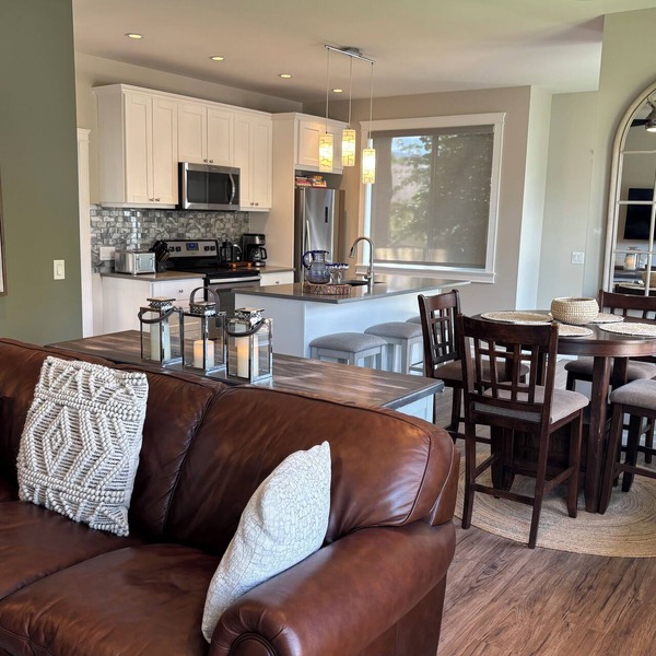 Stylish 2-Bed Modern Home: Private Backyard, Deck & Patio, Short Ride to Lake