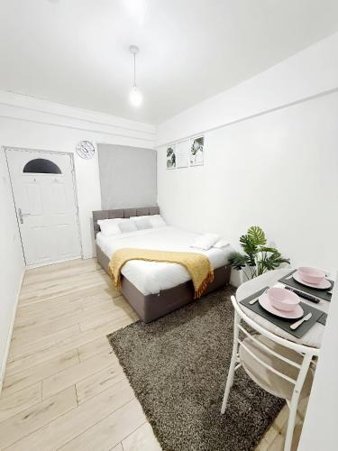 Stylish 2-Guest Studio with Netflix, Prime - FREE WIFI & FREE PARKING - Aroluchi Ville