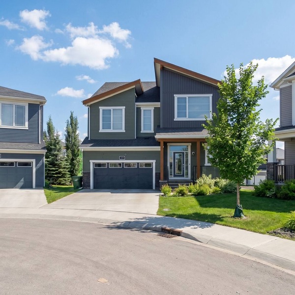 Stylish 2BR Basement Suite | 15 Mins to Airport