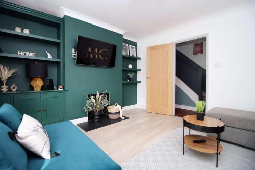 Stylish 3-Bed Home in Bath by MCPI Hosting, Perfect for Famiies & Contractors