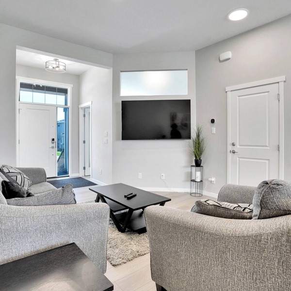 Stylish 4BR/5BD/2.5BT/AC/Remote Work Setup/Indoor Games & Lake Access