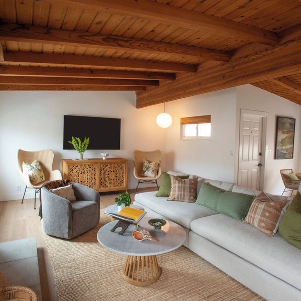 Stylish and comfortable modern beach home. Perfect location just steps to sand