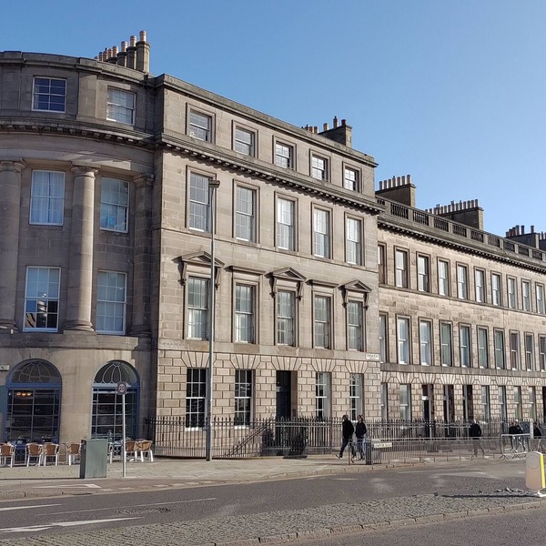 Stylish Apartment in Edinburgh City Centre, Sleeps 4. License no. EH-68704-F