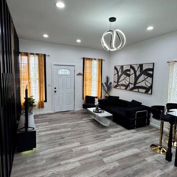 Stylish apartment within walking distance to everything