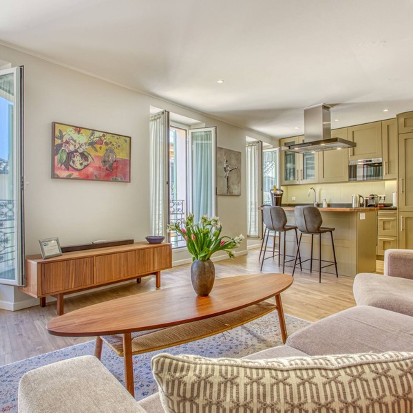 Stylish Apt in charming le Suquet/Cannes-Steps from beaches, old port & Palais