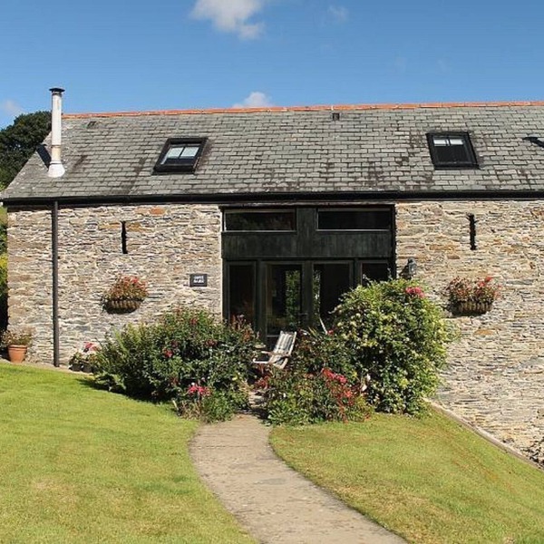 Stylish barn conversion in the beautiful South Hams - quiet location, sleeps 6