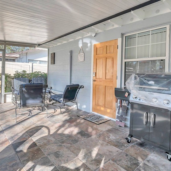 Stylish Cabana/studio/ Private quiet hideaway, Centrally located