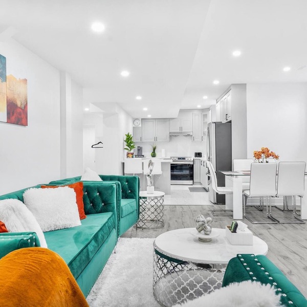 Stylish & Comfy ~ Convenient Location ~ Queen Beds
