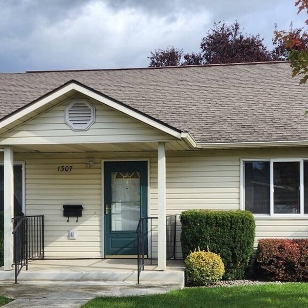 Stylish Duplex close to shops, dining, hospitals in charming Clarkston, WA