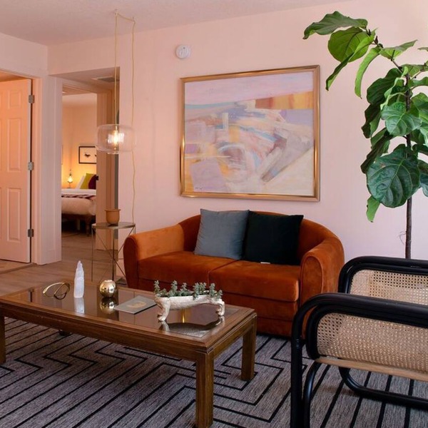 Stylish & Eclectic Modern 2/2 Apt - WeAreGrateful