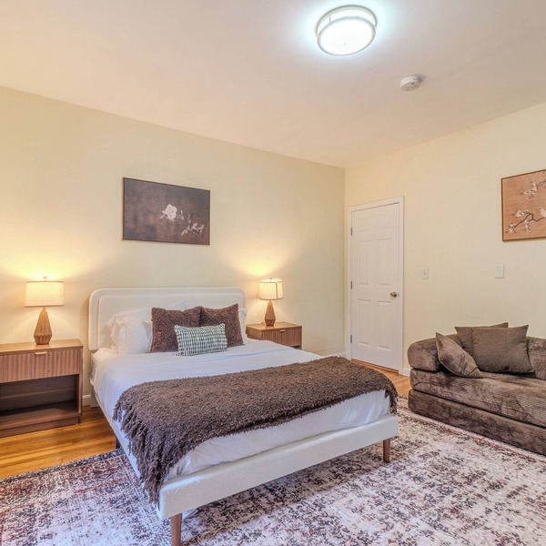 Stylish Modern 5BR Home W/Private Balcony