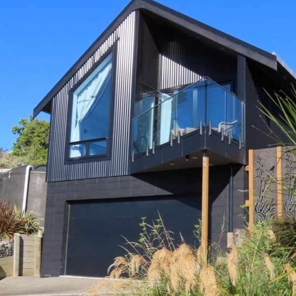 Stylish modern apartment with stunning lighthouse views, close to the beach