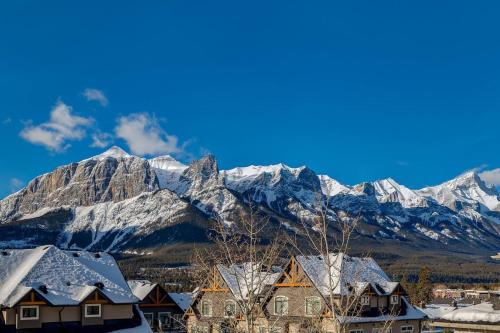 Stylish Mountain View Condo with Gym