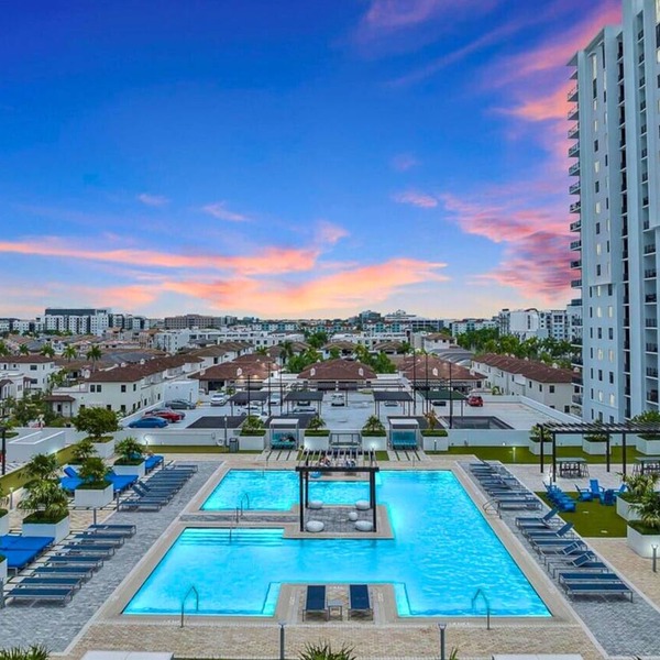 Stylish Studio | Pool View | Downtown Doral' Heart
