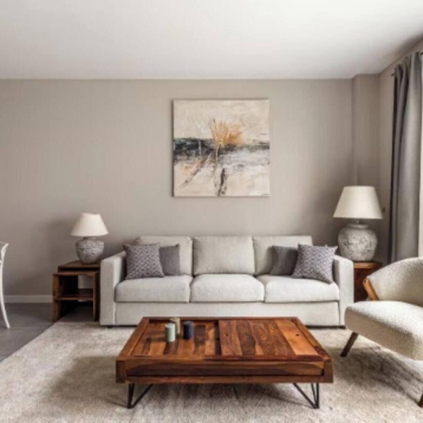 Stylish Three-Level Home with Patio and Garage in Central Madrid