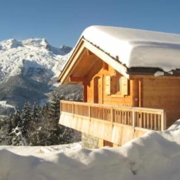Sublime 3-star Savoyard chalet "Le grenier de Chalmont"