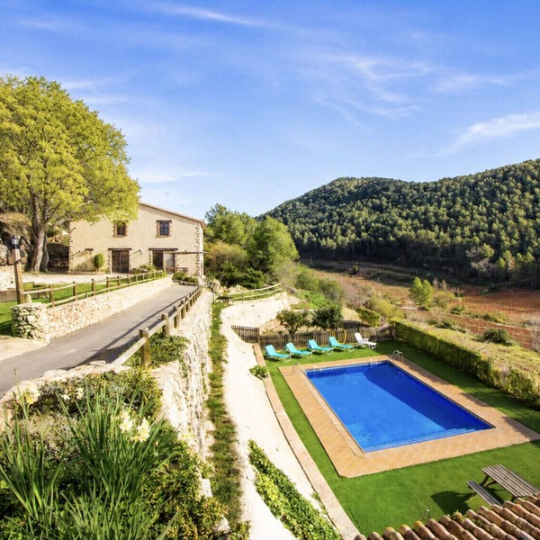 Sublime seclusion in Catalonia wine Region!