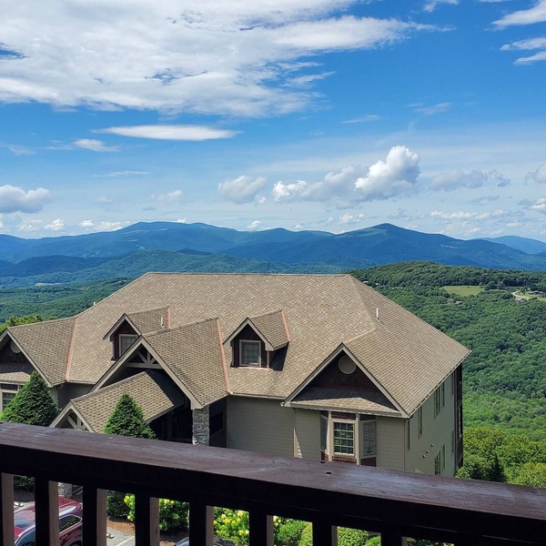 Sugar Luxe– Spectacular Sunsets, Skiing, and Serenity