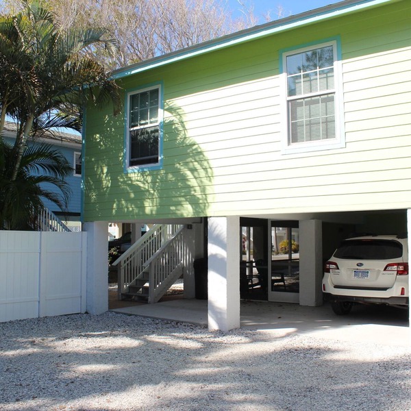 SUGAR REEF "B" One Minute Walk to the Beach!