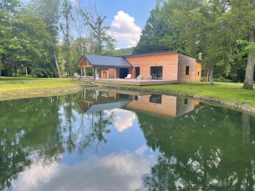 Suite climatisée de 120 m2 avec spa de nage, sauna et balnéo