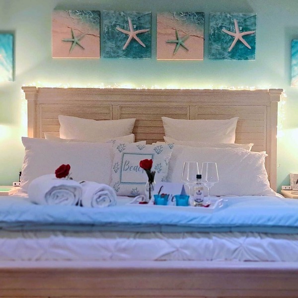 Suite Escape: King Suite Near Beach, Golf Cart, Hot Tub