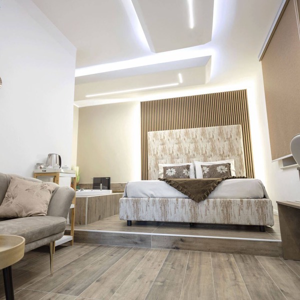 Suite - Room with double bed with private Jacuzzi