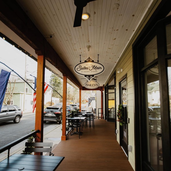 Suites on Main - Unit 4